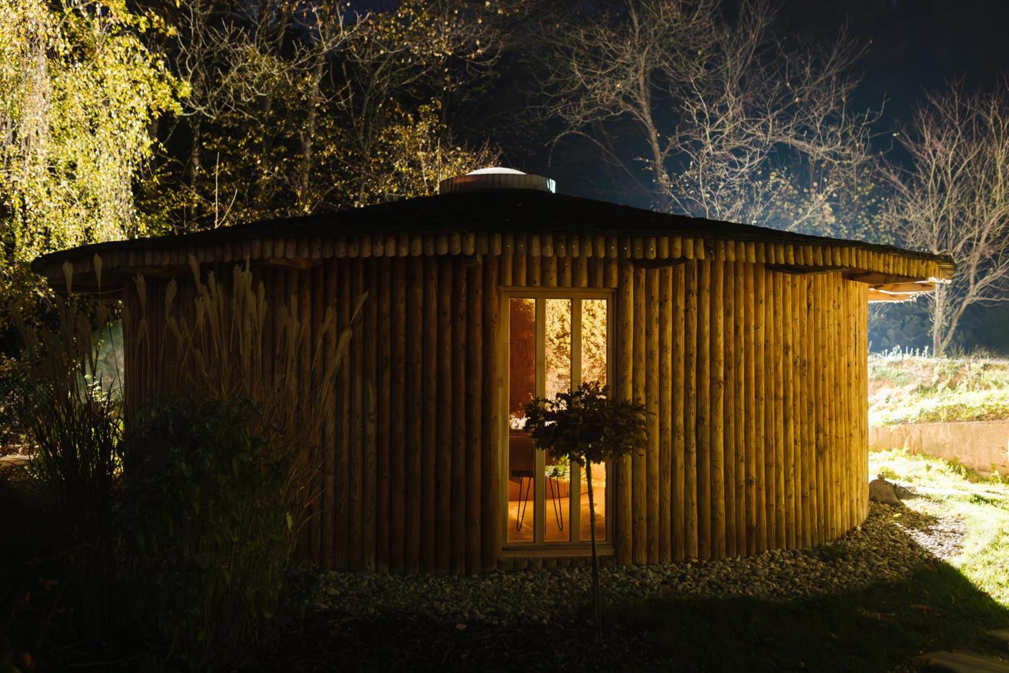 Glamp V Hluboke - Yurts And Wooden Houses Vsetín 외부 사진