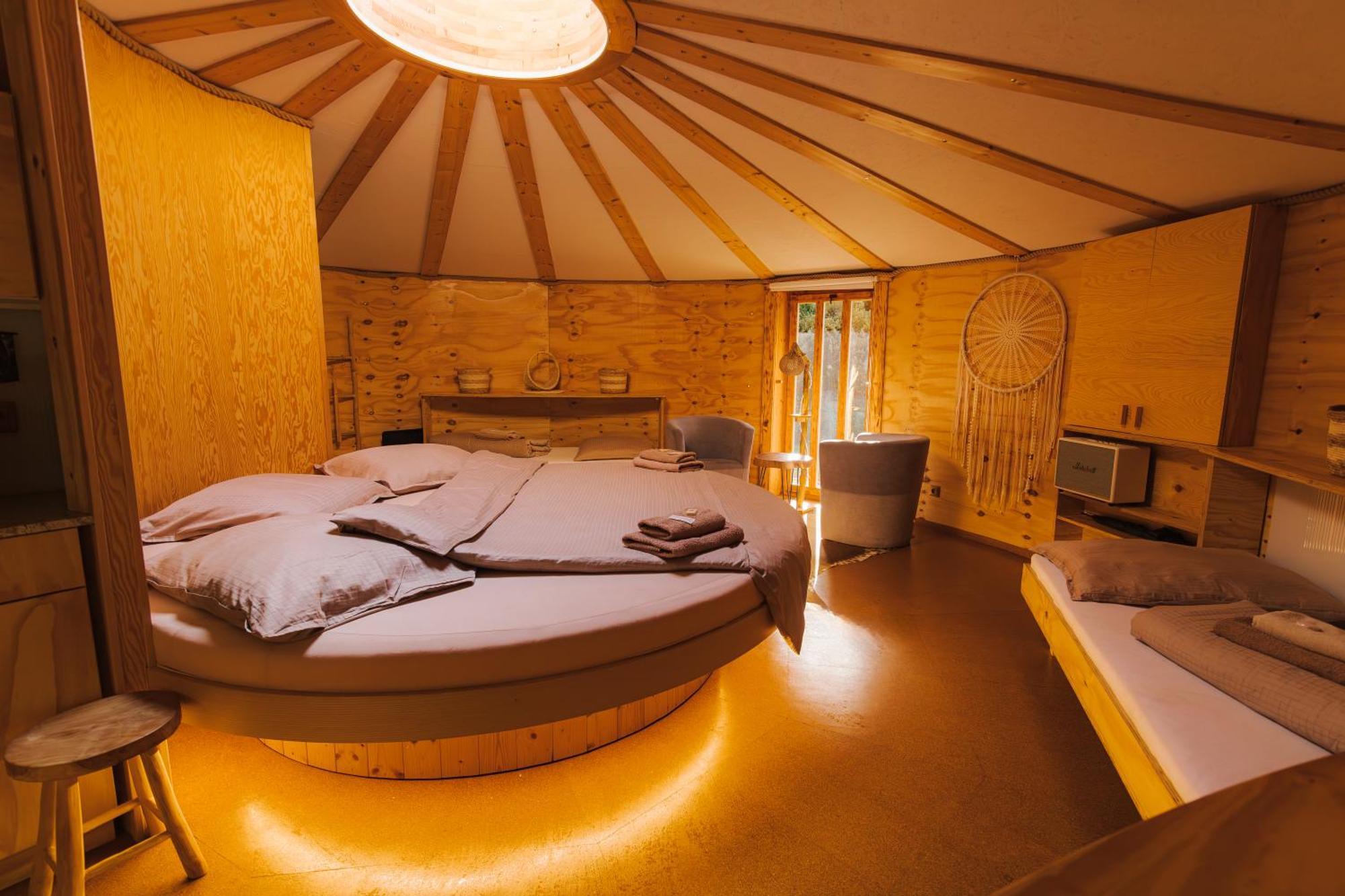 Glamp V Hluboke - Yurts And Wooden Houses Vsetín 외부 사진