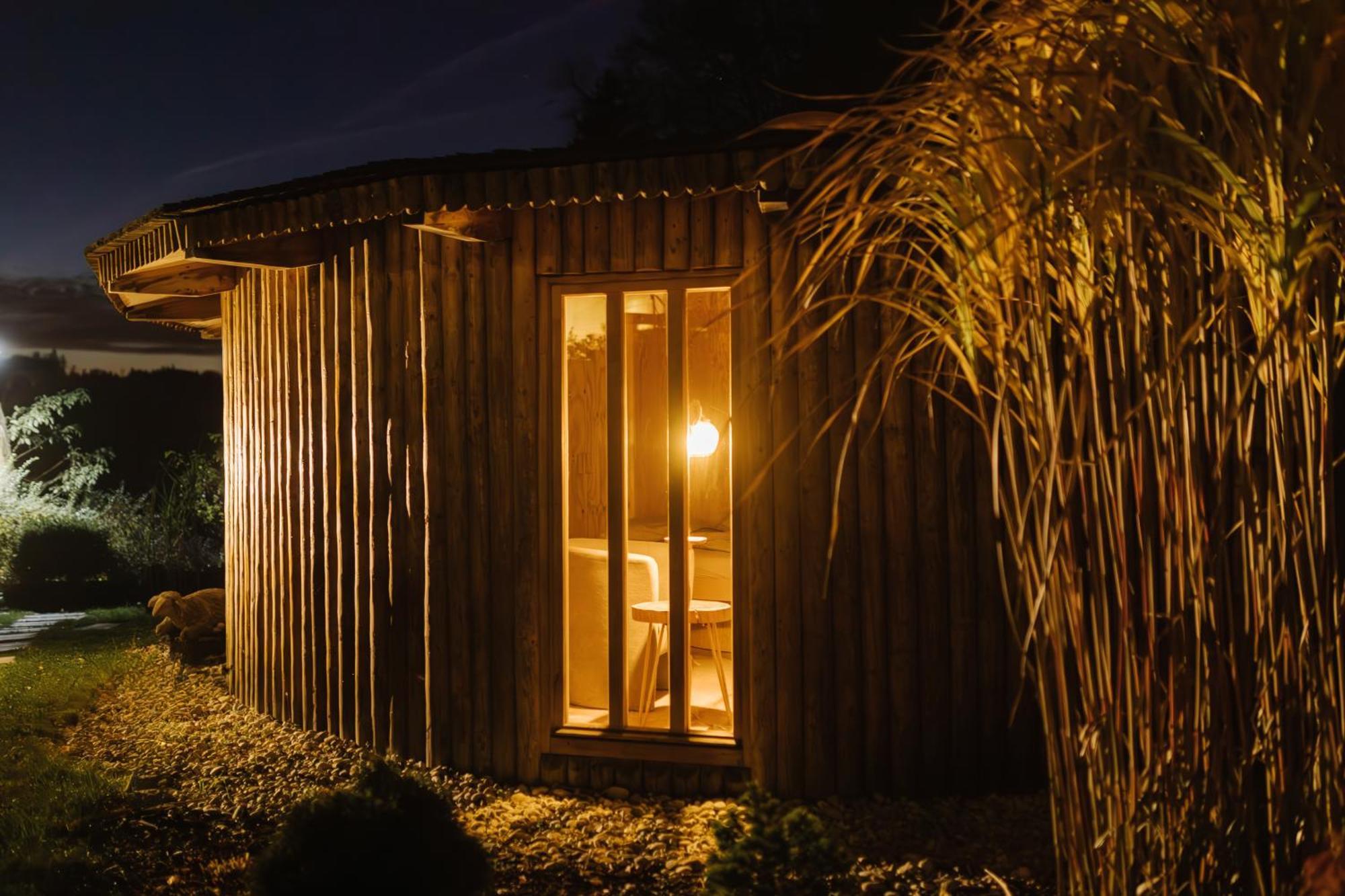 Glamp V Hluboke - Yurts And Wooden Houses Vsetín 외부 사진